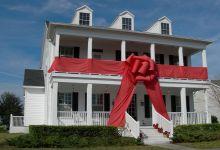 The Perfect Holiday Gift: Real Estate